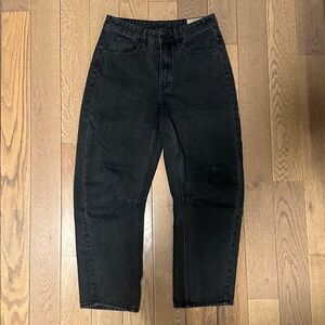 Women’s black Barrel/Baggy jeans